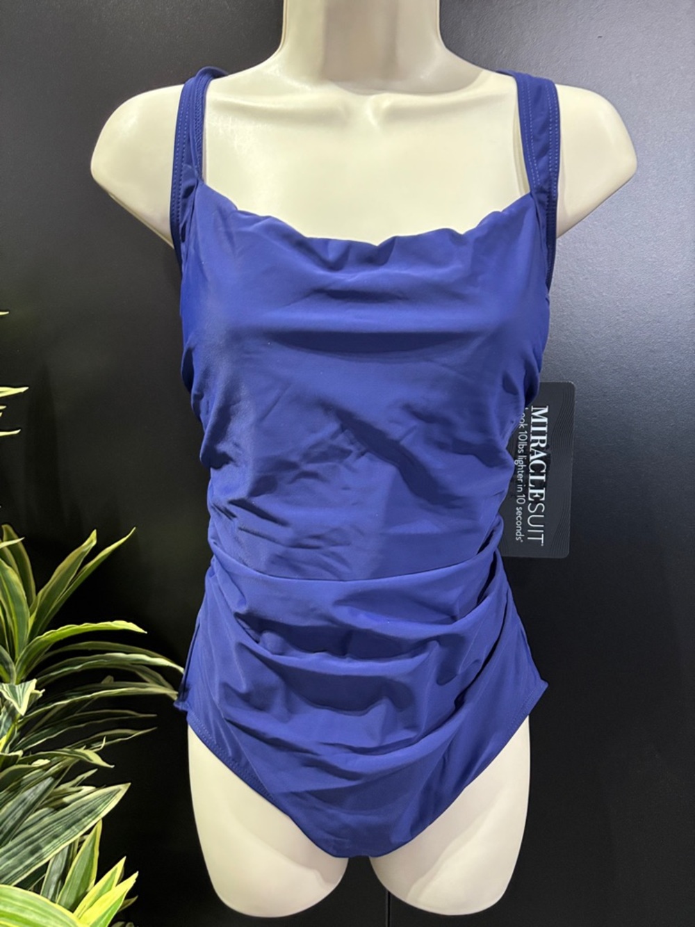 Miracle Suit Ruched,square neck,straight back,underwire,adjustable straps